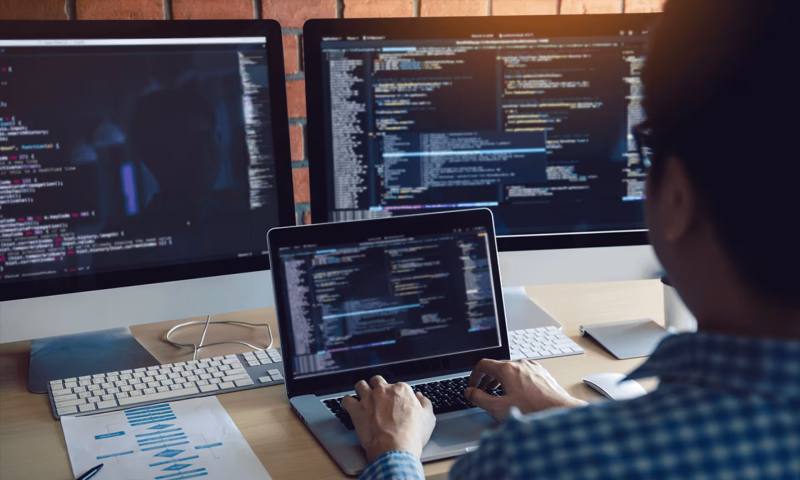 数据科学选型：R与Python如何赋能昌都县网站建设？